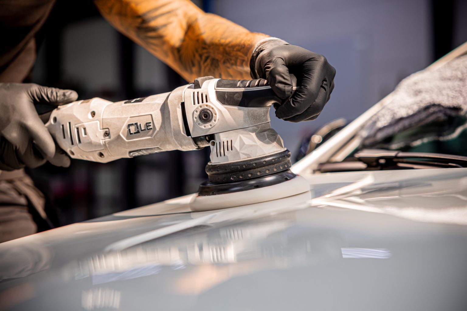 Lakcorrectie bij auto detailing in Den Haag, Blinkpunt Monster
